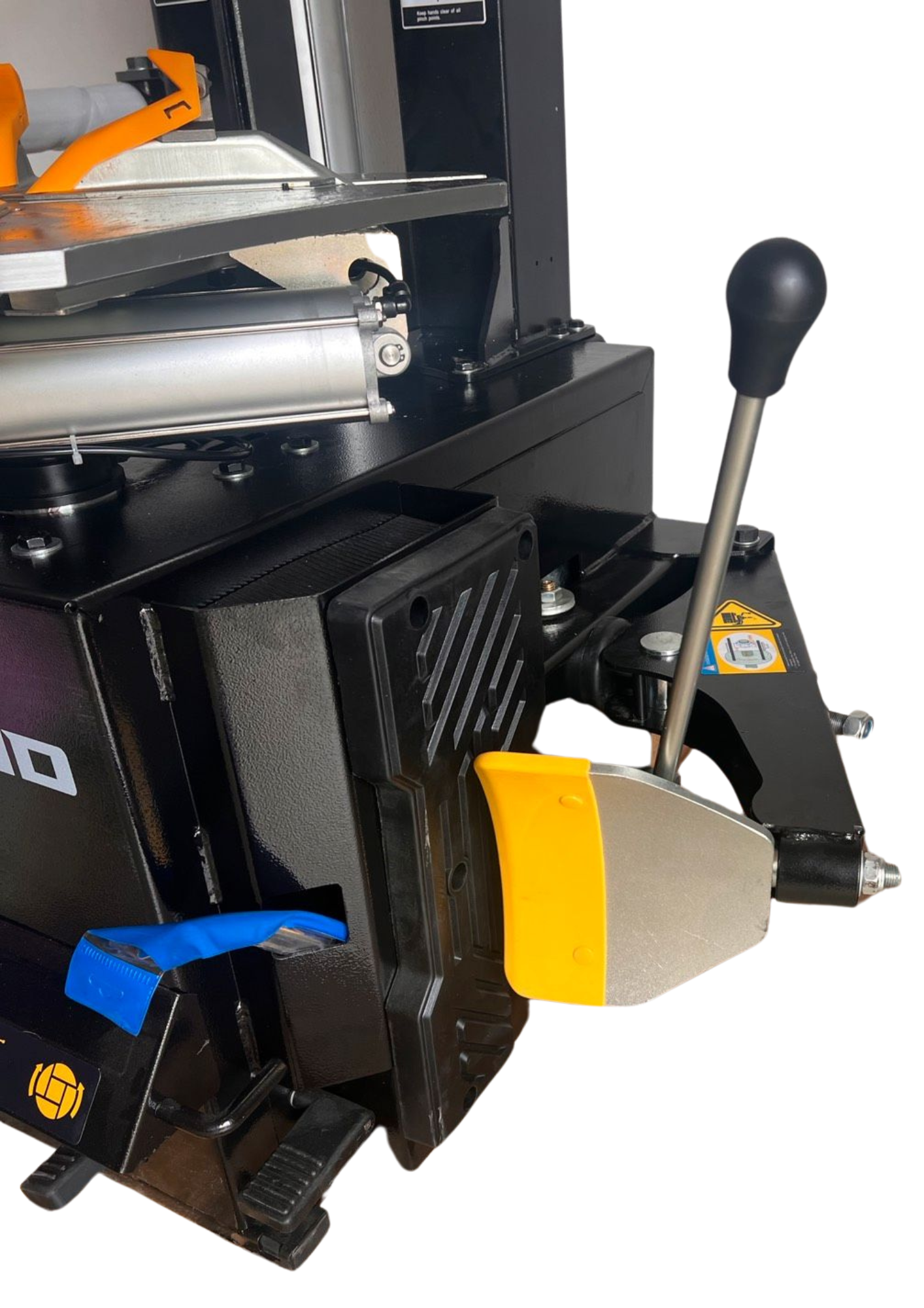 Reifenwechselmaschine mit linkem Hilfs Arm BRAND7