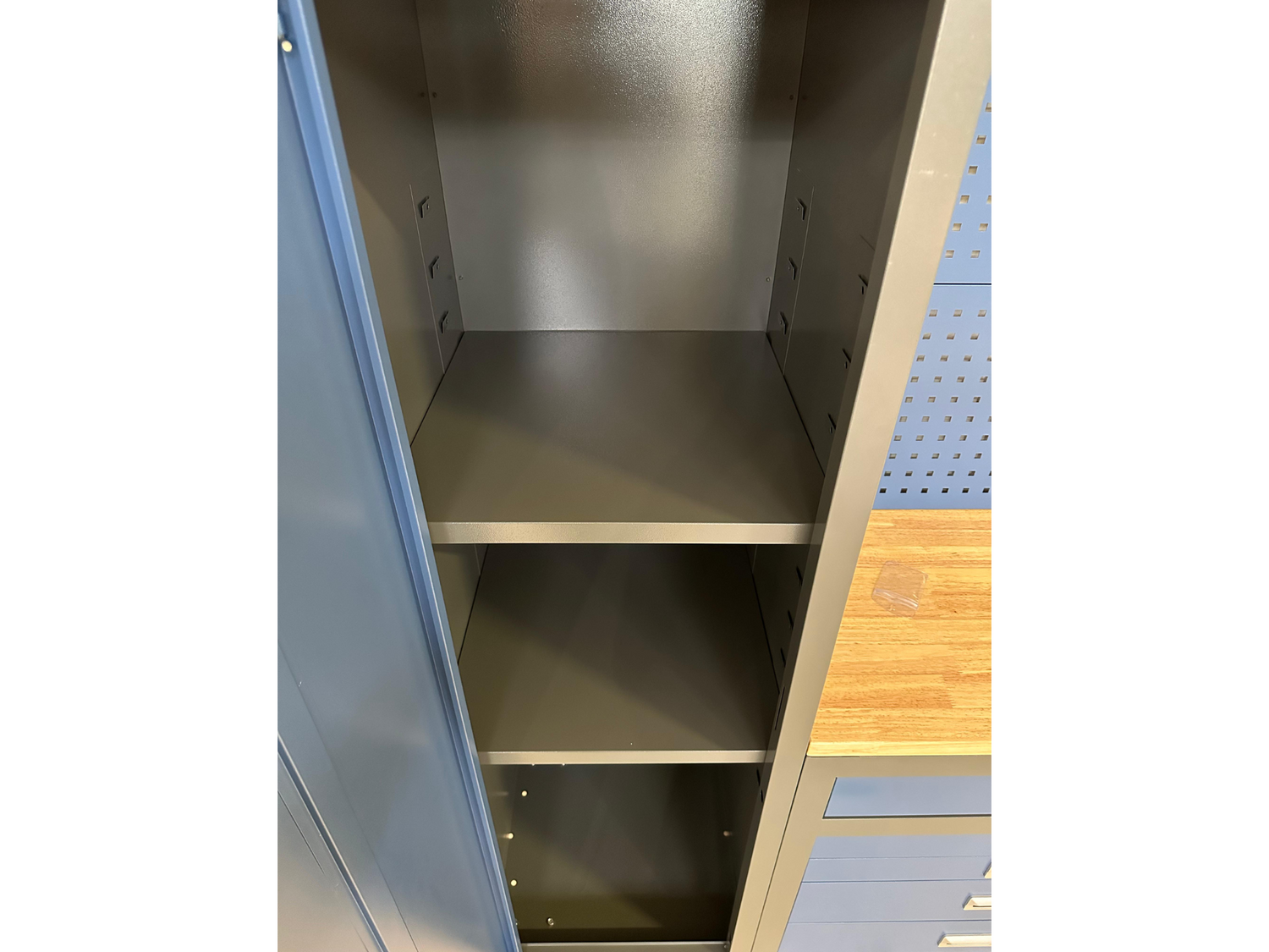 Mobile Werkbank mit 9 Schubladen & 2 Schränken | BRAND7