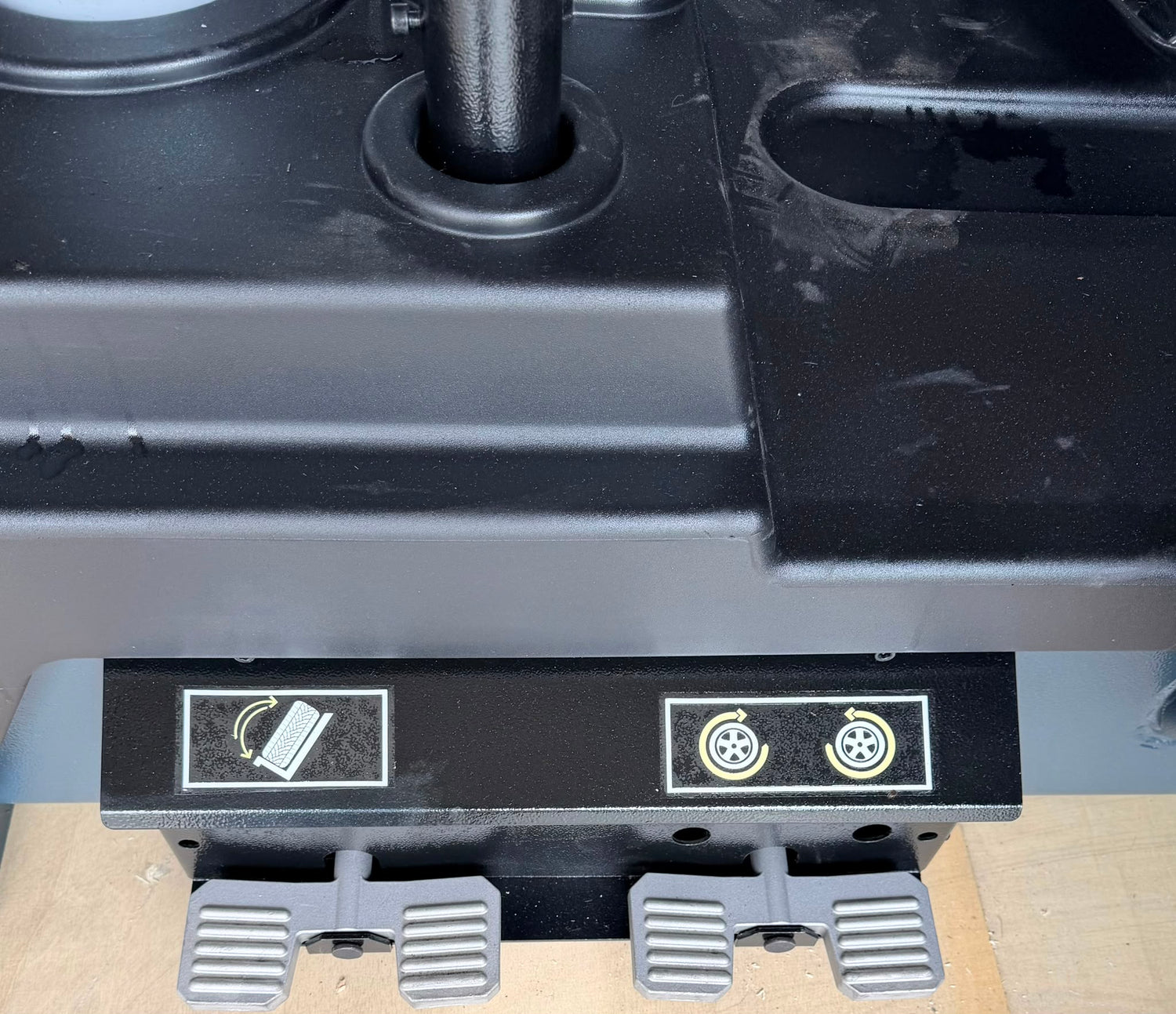 Reifenmontiermaschine / Profi Reifenmontiergerät 10
