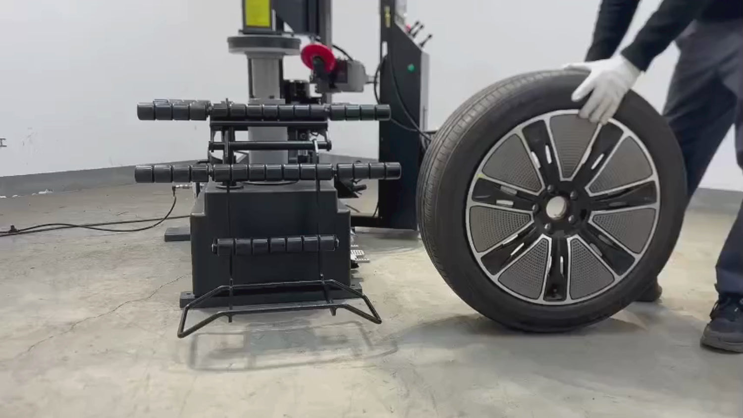 Reifenmontiermaschine / Profi Reifenmontiergerät 10
